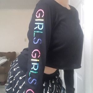 La hearts xs black crop top